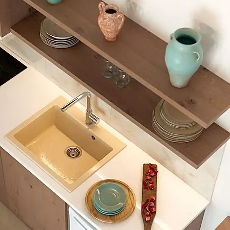 Ceramio فندق 4*